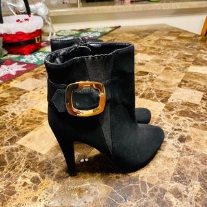Brand new never worn ankle boots!